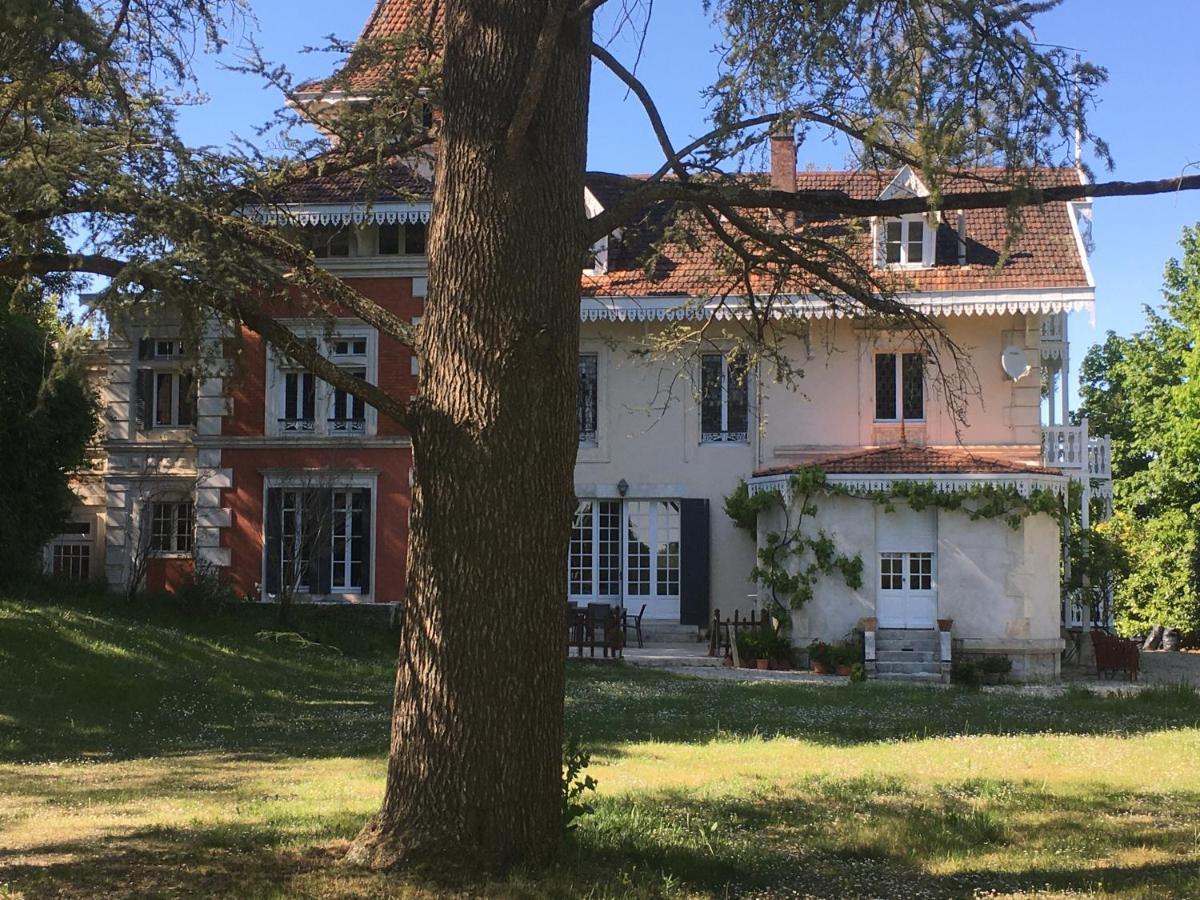 Bed and Breakfast Manoir De L'Epine Saint-Séverin Esterno foto